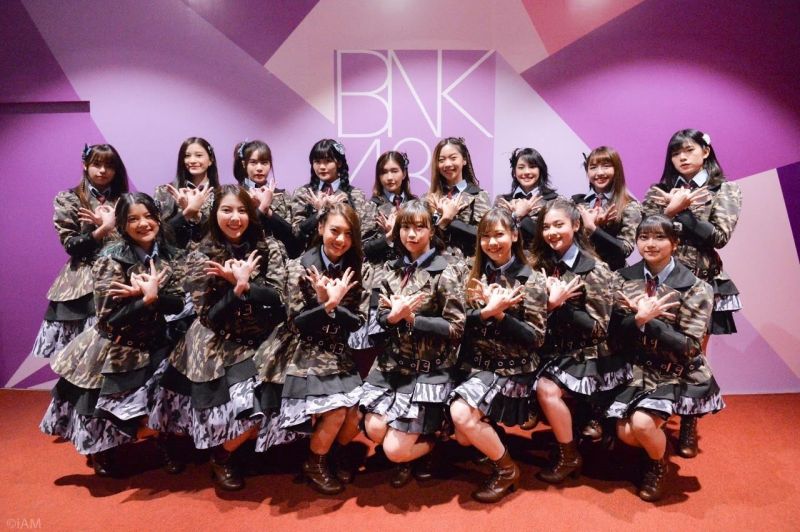 บันเทิง - เปิดม่านรอบการแสดง BNK48 Team NV 1st Stage “Theater No Megami”