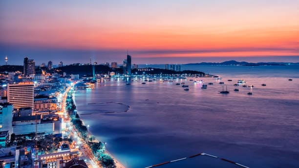 A city next to a body of waterAI-generated content may be incorrect.