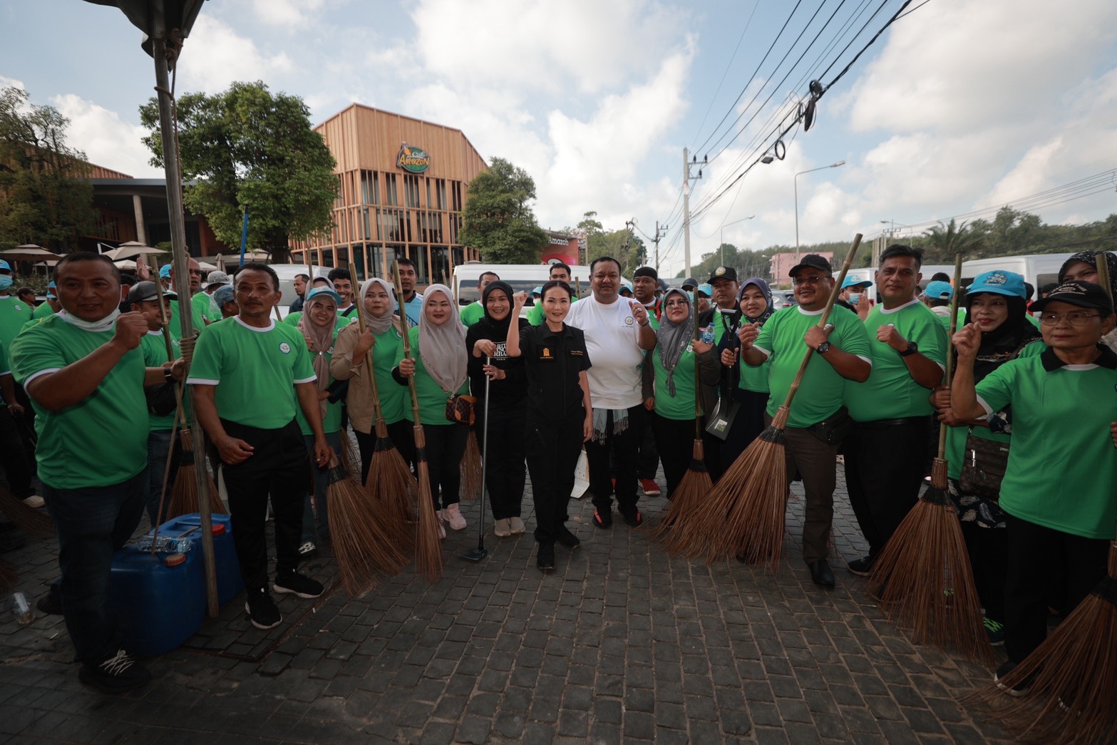 นฤมล นำ ศธ ลุยสำรวจโรงเรียน หาดใหญ่