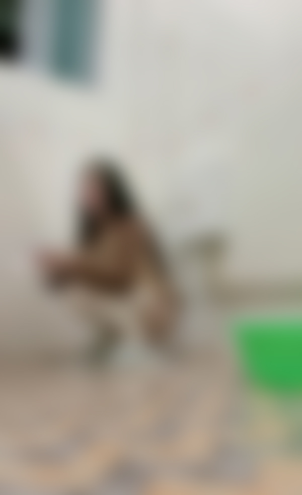 สาวสวยตั้งกล้องโชว์ทำธุระในห้องน้ำ