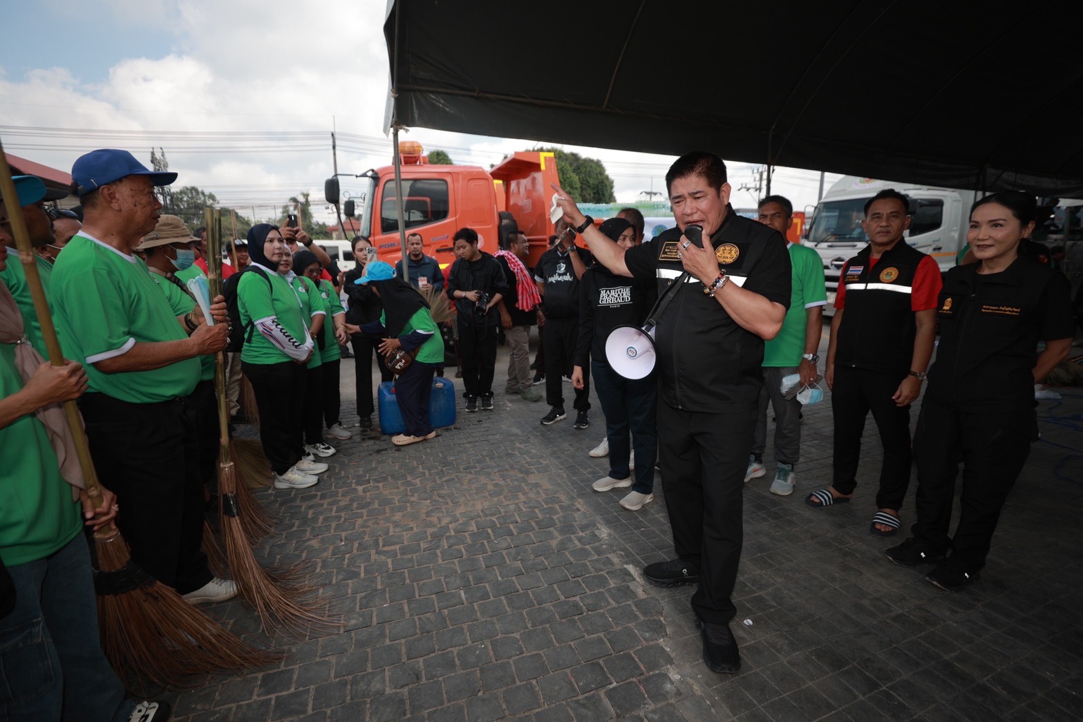 นฤมล นำ ศธ ลุยสำรวจโรงเรียน หาดใหญ่