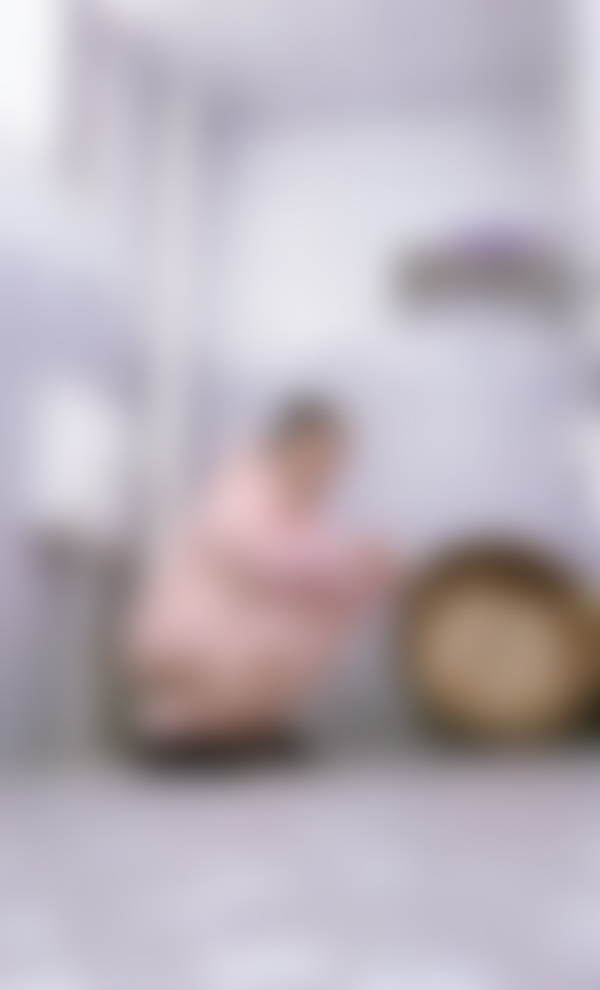 สาวสวยตั้งกล้องโชว์ทำธุระในห้องน้ำ