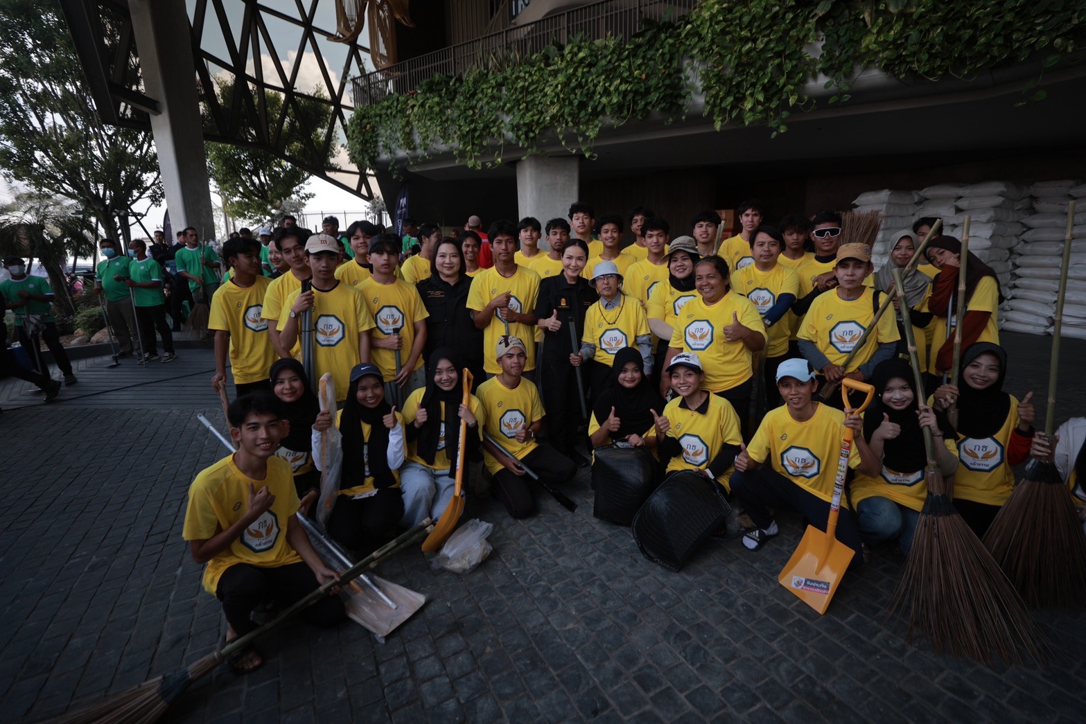 นฤมล นำ ศธ ลุยสำรวจโรงเรียน หาดใหญ่