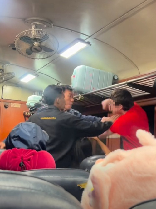 ฝรั่ง เมาซ่า ด่าไทย อวยเขมร ทำร้าย จนท