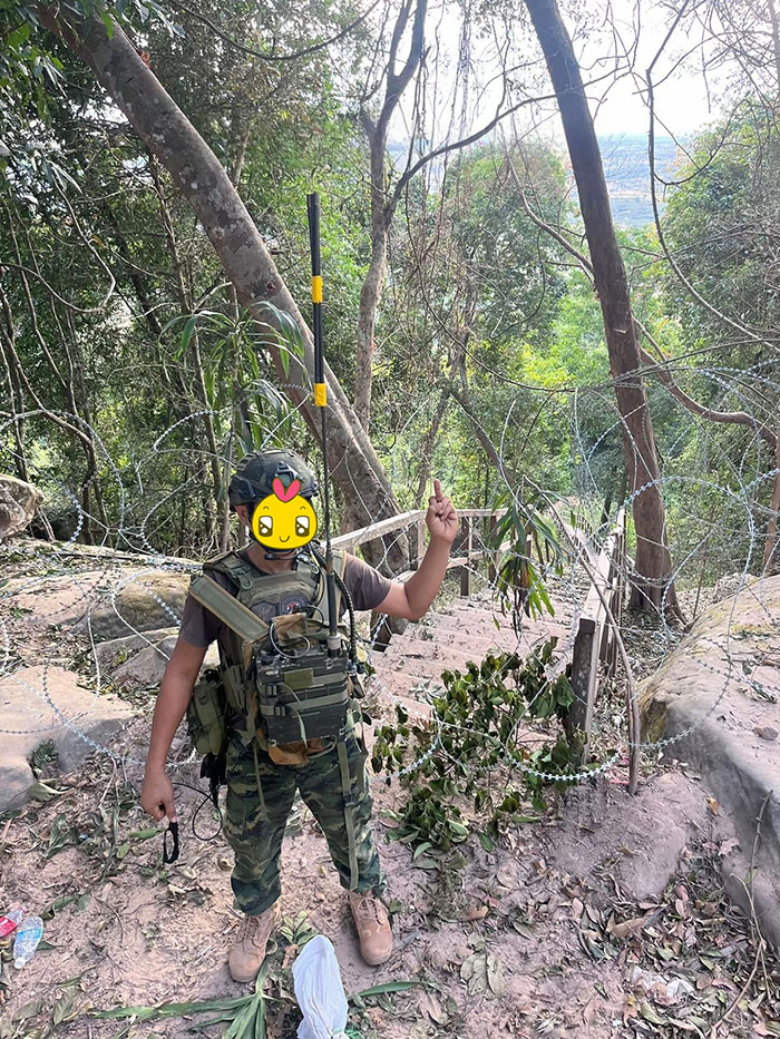 ทำลายบันไดไม้