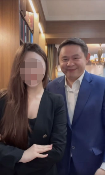 นายแก้ว นักศึกษาสาว