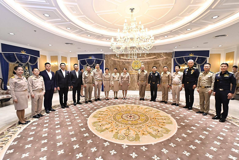 พลตำรวจโทรุทธพล เนาวรัตน์