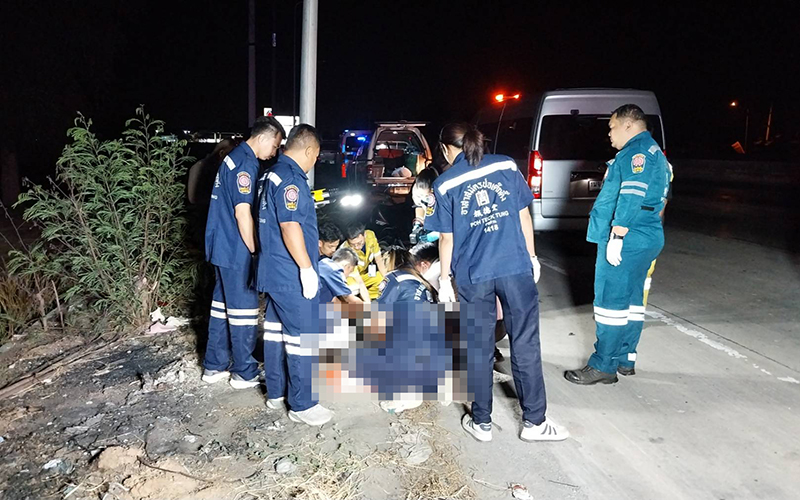 จยย.เสียหลักชนเสาไฟฟ้า