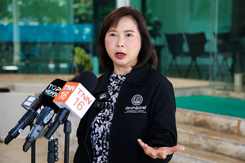 ต๊ะ นารากร 