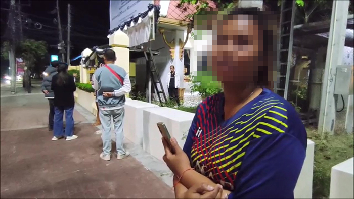 สาวเร่ร่อนแก้ผ้าเดินโชว์กลางเมืองอุดรธานี คาดป่วยจิต