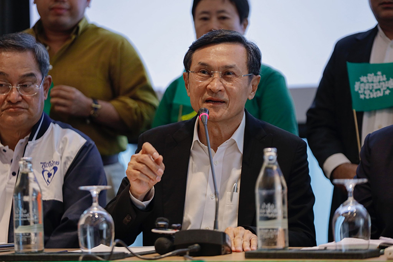 จาตุรนต์ ฉายแสง