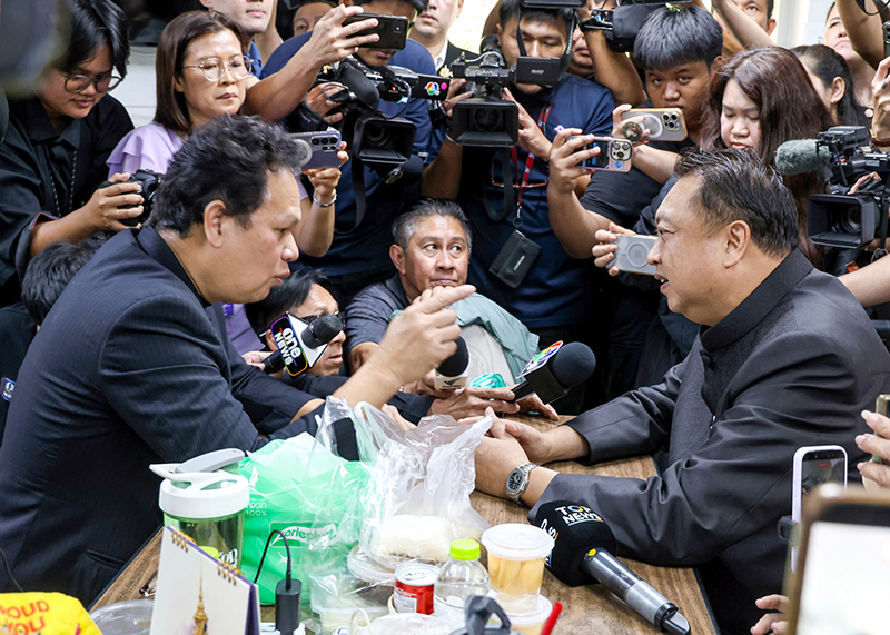 สุชาติ ชมกลิ่น