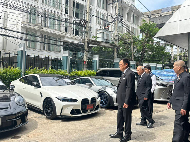 อนุทิน ชาญวีรกูล