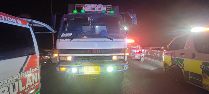 ชนท้ายสิบล้อ