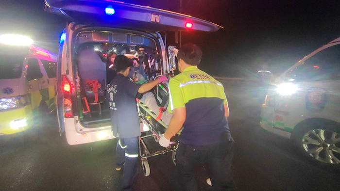 ชนท้ายสิบล้อ