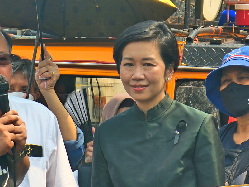 รัชดา ธนาดิเรก