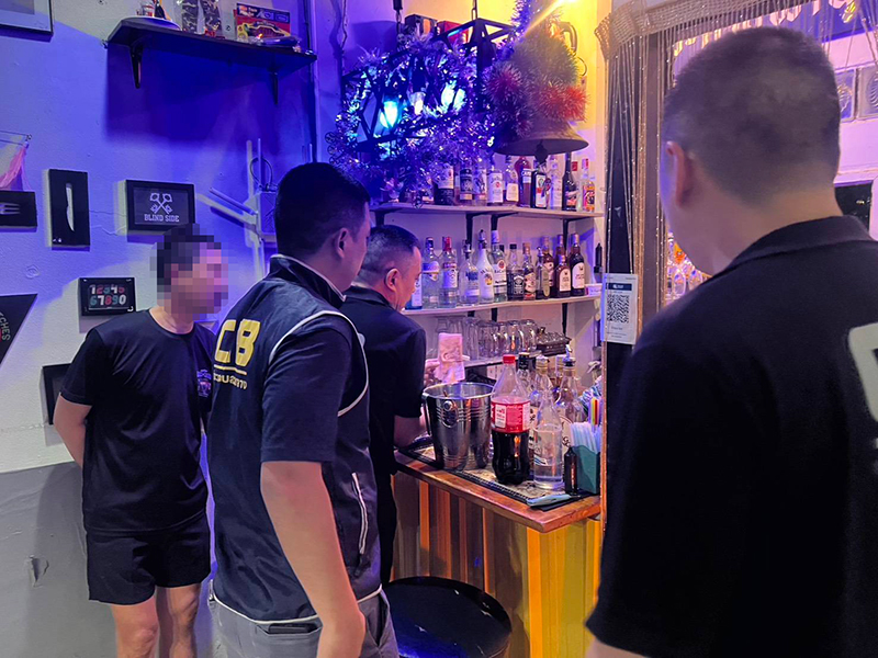 บุกทลายแหล่งค้ามนุษย์