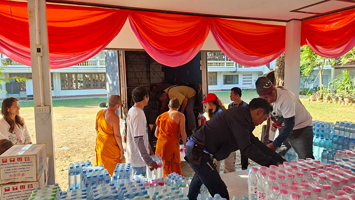 พระให้กำลังใจทหารชายแดน