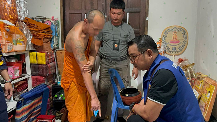 ค้นกุฏิพระสงฆ์