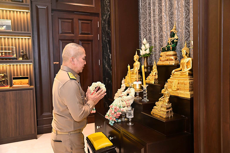 พลตำรวจโทรุทธพล เนาวรัตน์