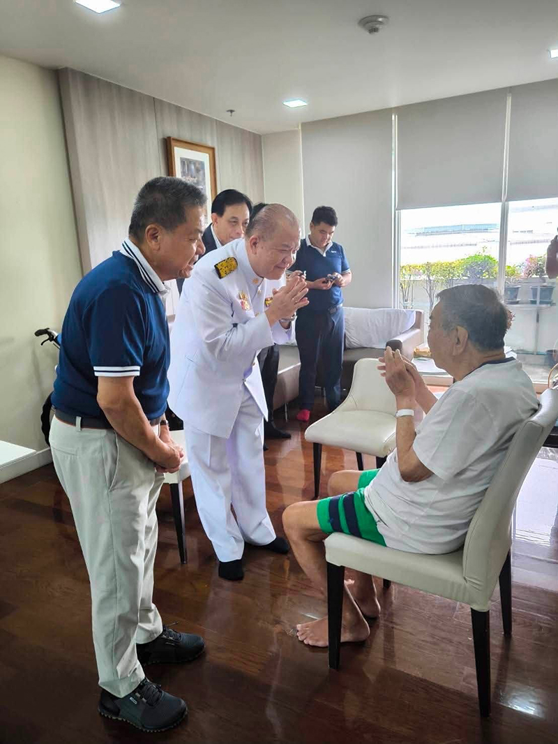 พิชัย นริพทะพันธุ์