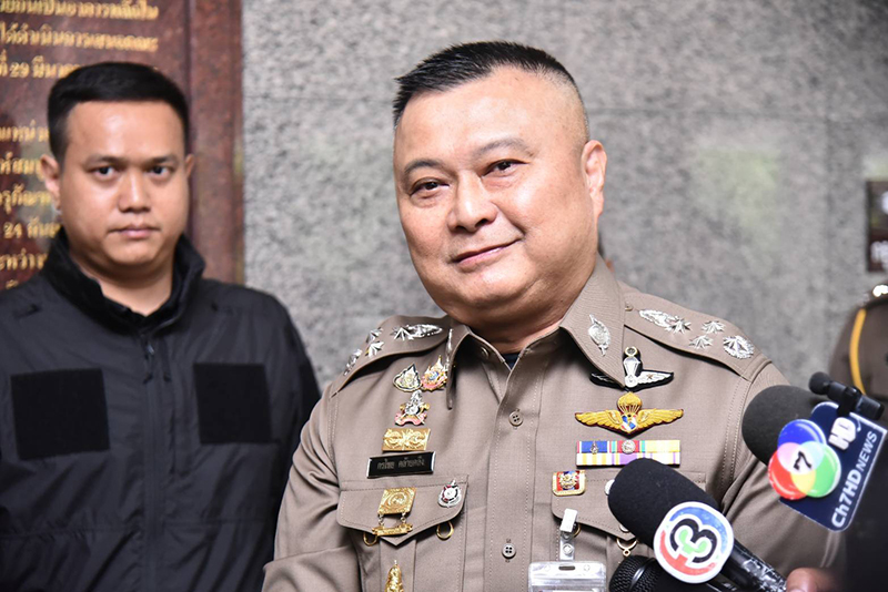 บันไดทะลุฝ้า สน.สุทธิสาร