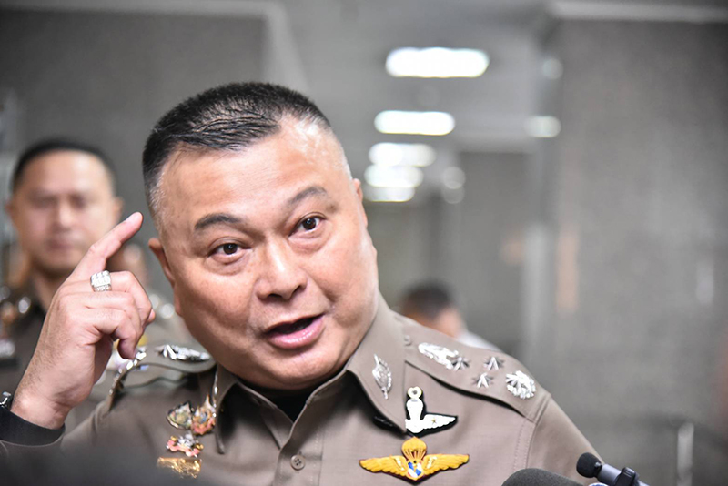 บันไดทะลุฝ้า สน.สุทธิสาร