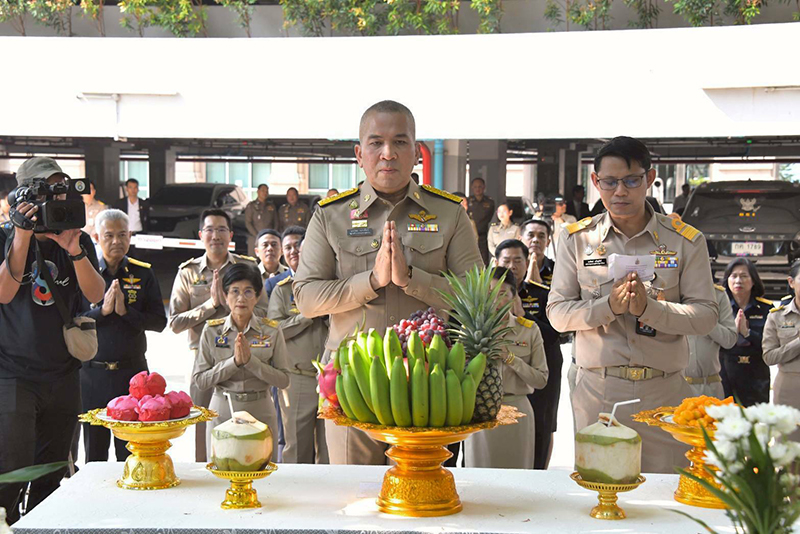 พลตำรวจโทรุทธพล เนาวรัตน์