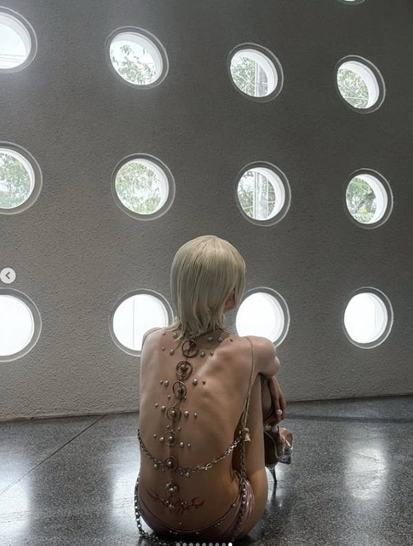 พลอย ชมพู