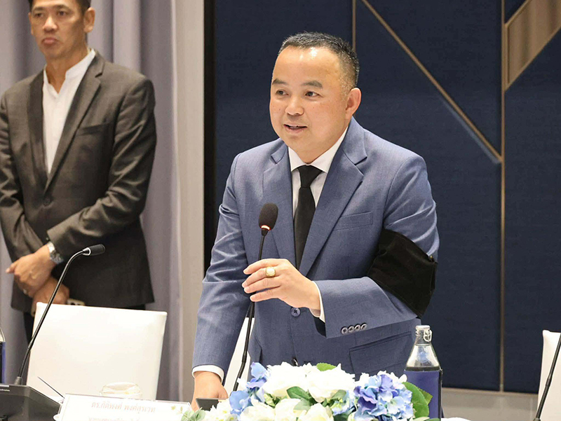 มนัส สุวรรณรินทร์