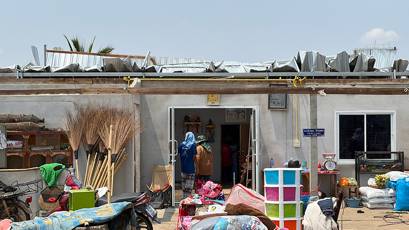 พายุถล่ม