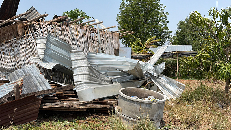 พายุถล่ม