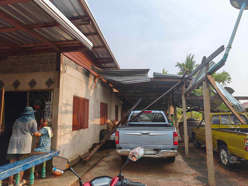 พายุถล่ม