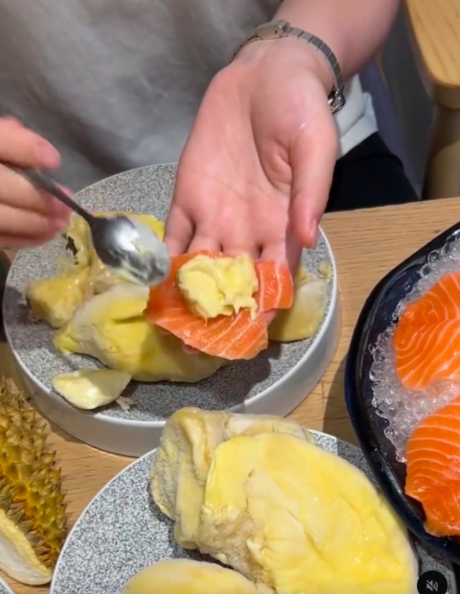 แซลมอนทุเรียนโชยุ