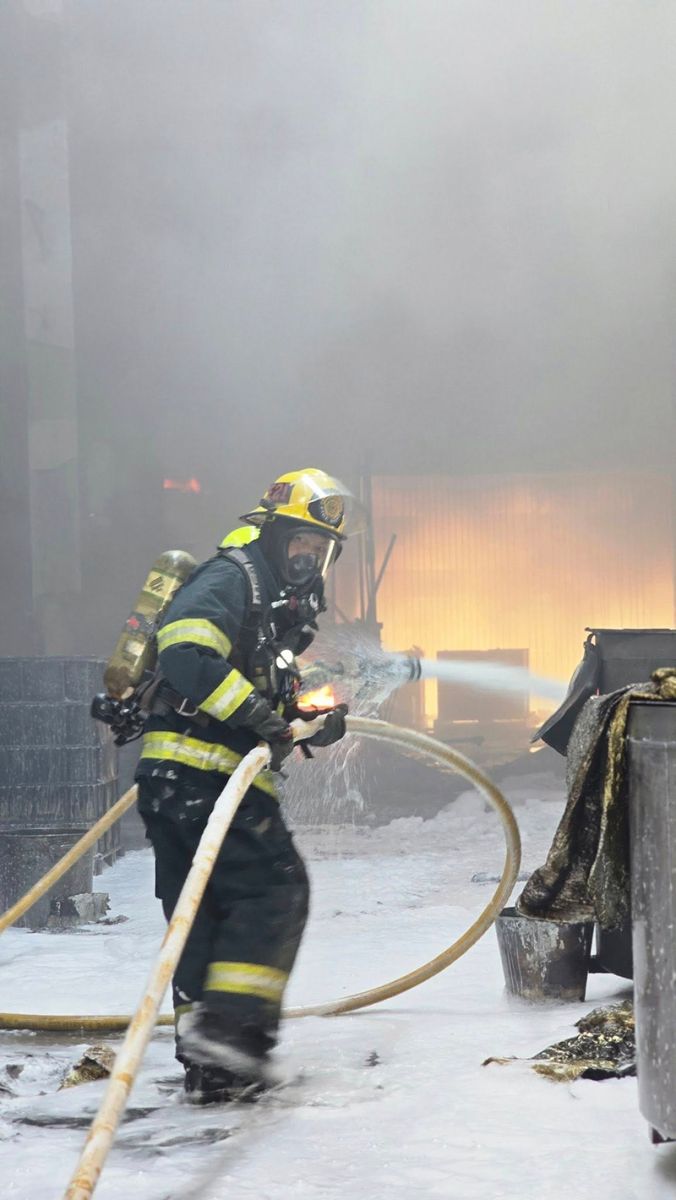 ไฟไหม้โรงงานผสมสี