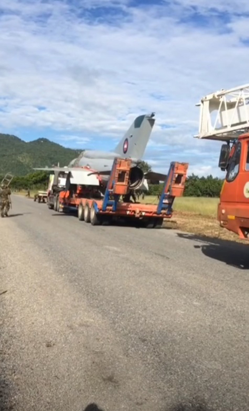 เขมรโชว์ ขนเครื่องบินรบ  Mig-21