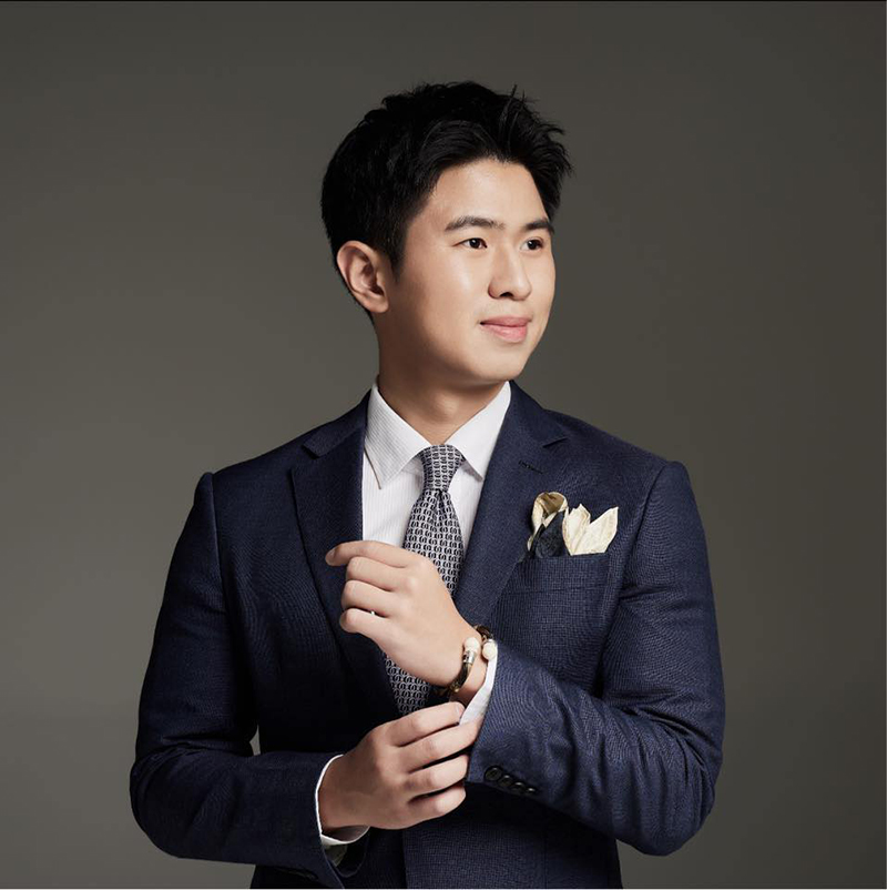 อัคร ทองใจสด