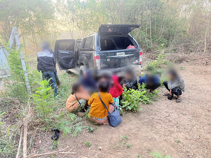 ต่างด้าว