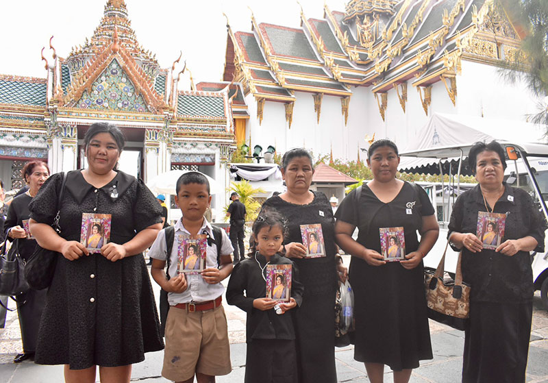 การะพระบรมศพ สมเด็จพระพันปีหลวง