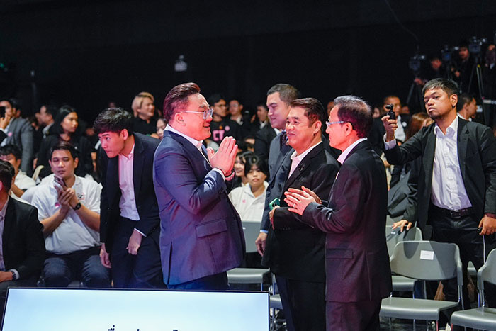 เพื่อไทย ชู ยศชนัน