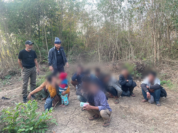 ต่างด้าว