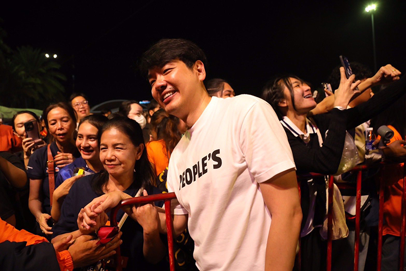 ปิยบุตร แสงกนกกุล