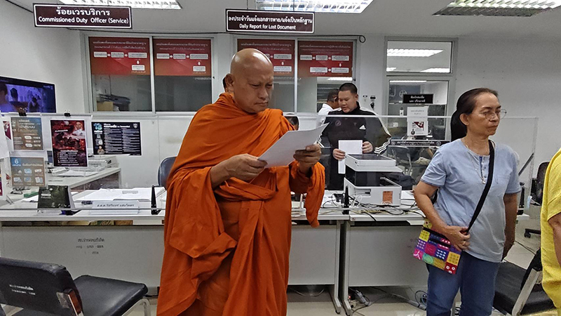 พระครูปทุมปุญโญภาสไพฑูรย์