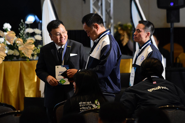 อนุทิน ชาญวีรกูล