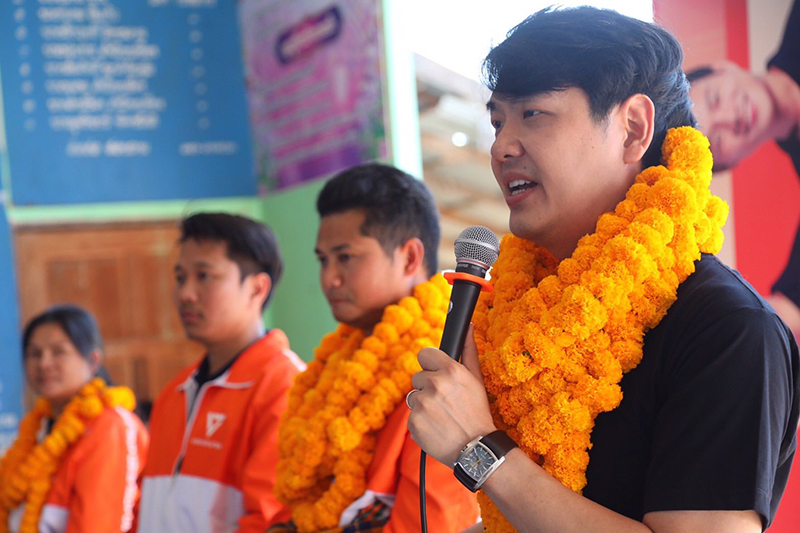 ปิยบุตร แสงกนกกุล