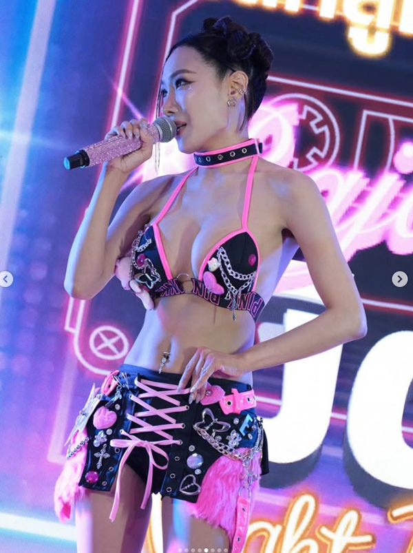 เด็บบี้ บาซู