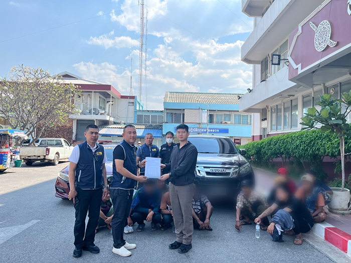 ต่างด้าว