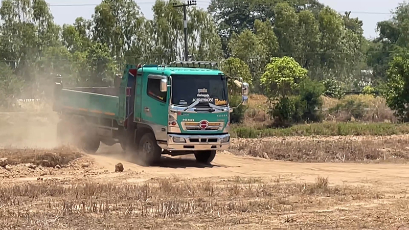 รถขนดิน