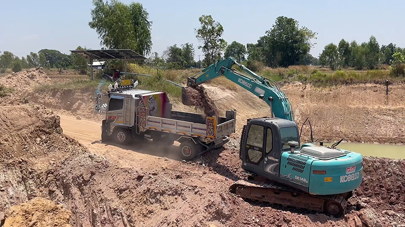 รถขนดิน