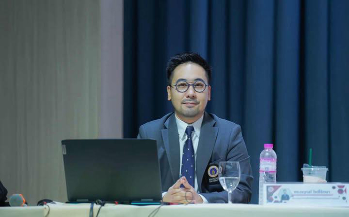 อาจารย์ตอง